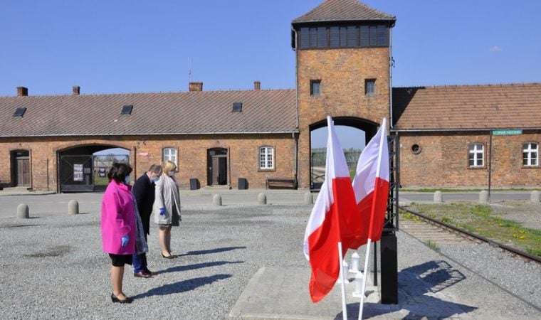 Upamiętnili wysiedlonych przez Niemców mieszkańców podoświęcimskich wsi powiat-oswiecim-pl