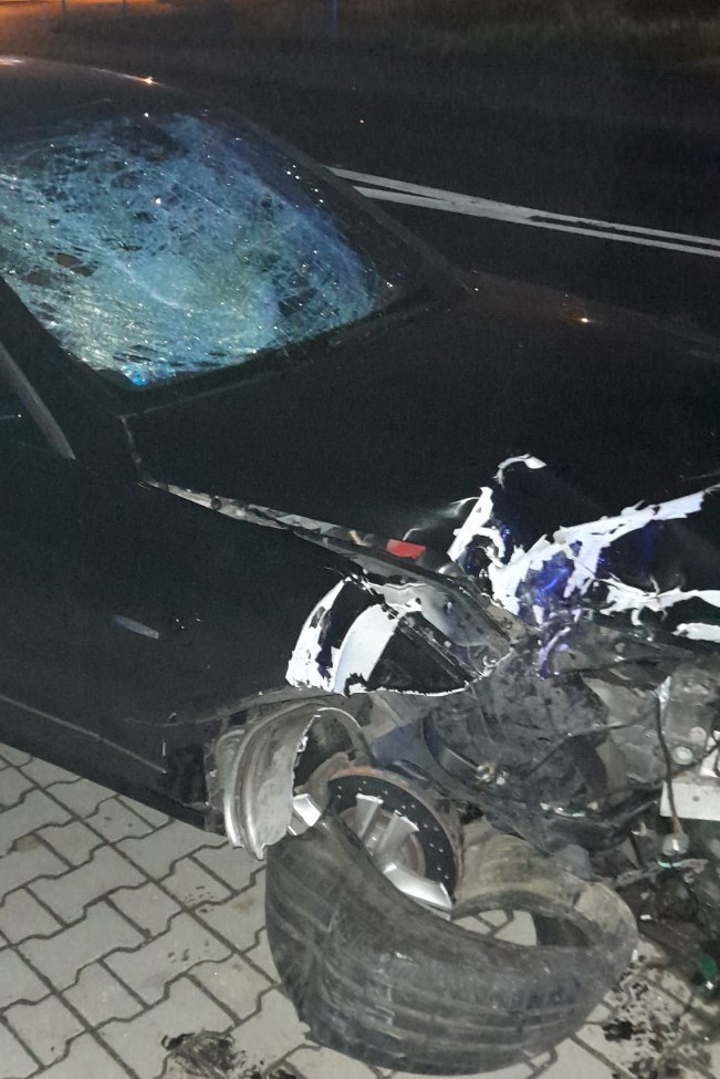 KPP Oświęcim. Mercedes po kolizji w Bielanach 10.11 (1)
