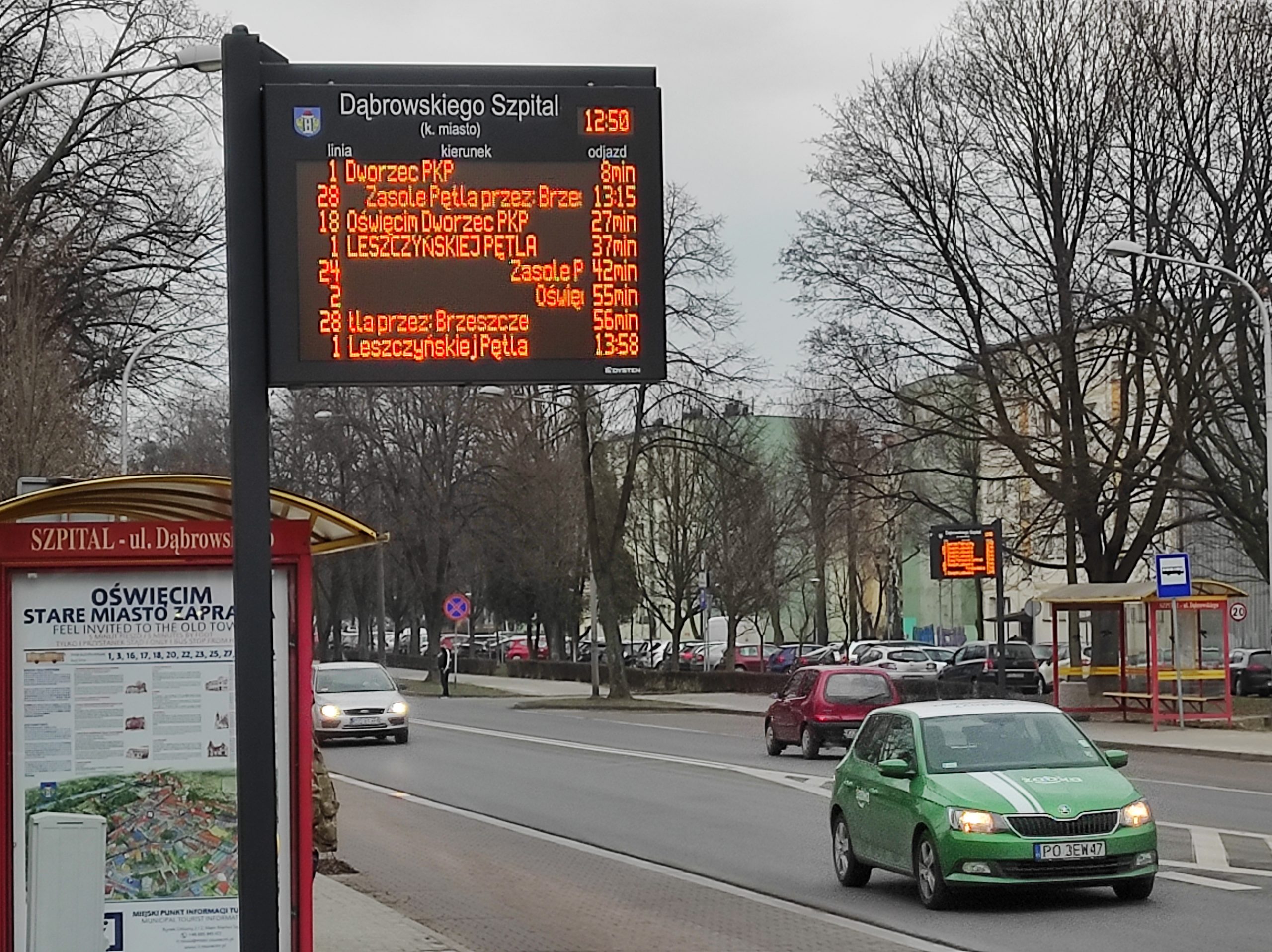 MZK Oświęcim. Ledowe ekrany wyświetlają informacje dla pasażerów komunikacji miejskiej