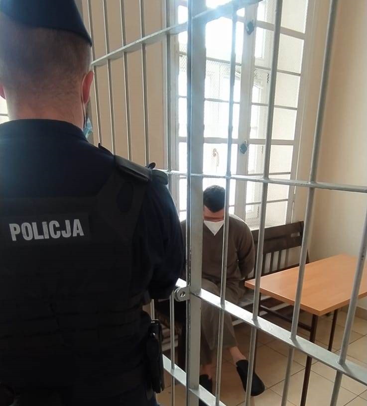 KPP Oświęcim. Zatrzymany cudzoziemiec w Sądzie czerpanie korzysci z prostytucji
