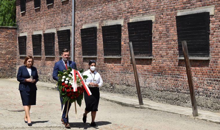 Polacy byli pierwszymi ofiarami KL Auschwitz powiat oswiecim pl