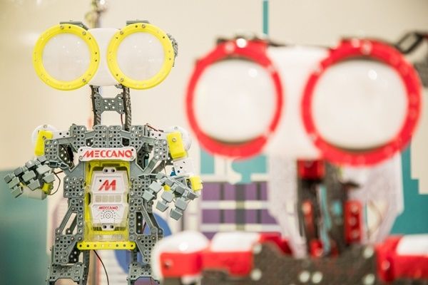 Wakacyjna międzynarodowa wystawa robotów w Kraków Centrum Handlowe Serenada malopolska pl