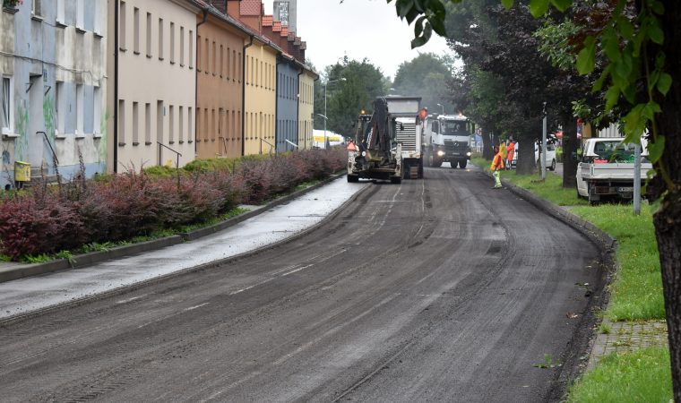 Ruszyła modernizacja drogi powiatowej na osiedlu Chemików w Oświęcimiu. Utrudnienia w ruchu