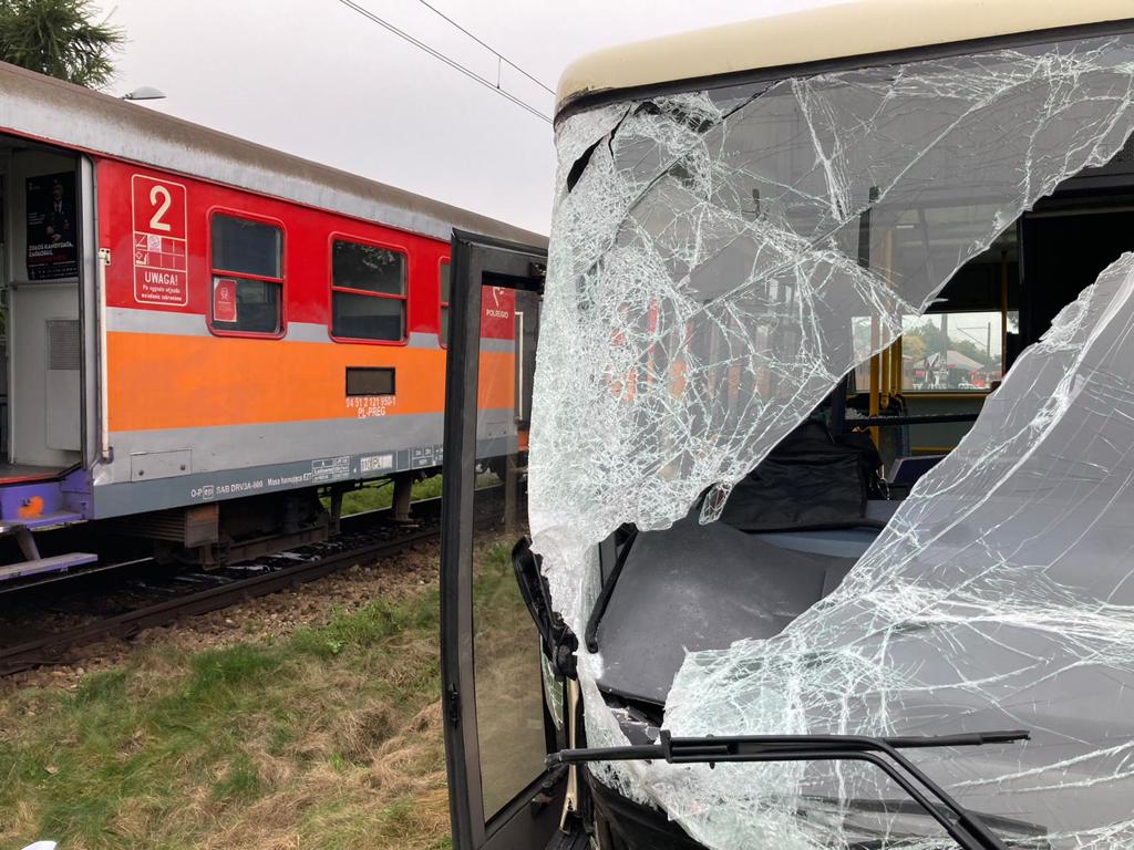 KPP Oświęcim Bulowice wypadek na przejeździe kolejowym autobus i pociąg