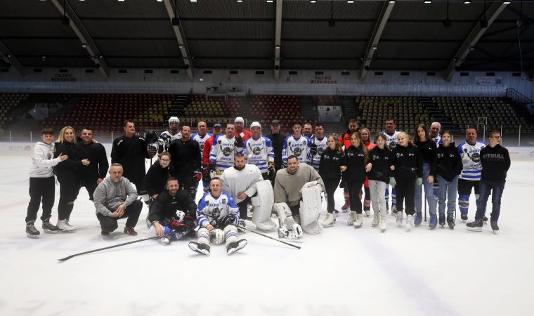 Charytatywny trening hokejowy na rzecz Jasia Leśniaka powiat oświęcim pozytywni