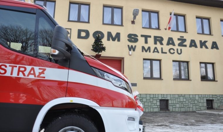 Nowy samochód dla jednostki Ochotniczej Straży Pożarnej w Malcu oficjalnie przekazany powiat oswiecim pl