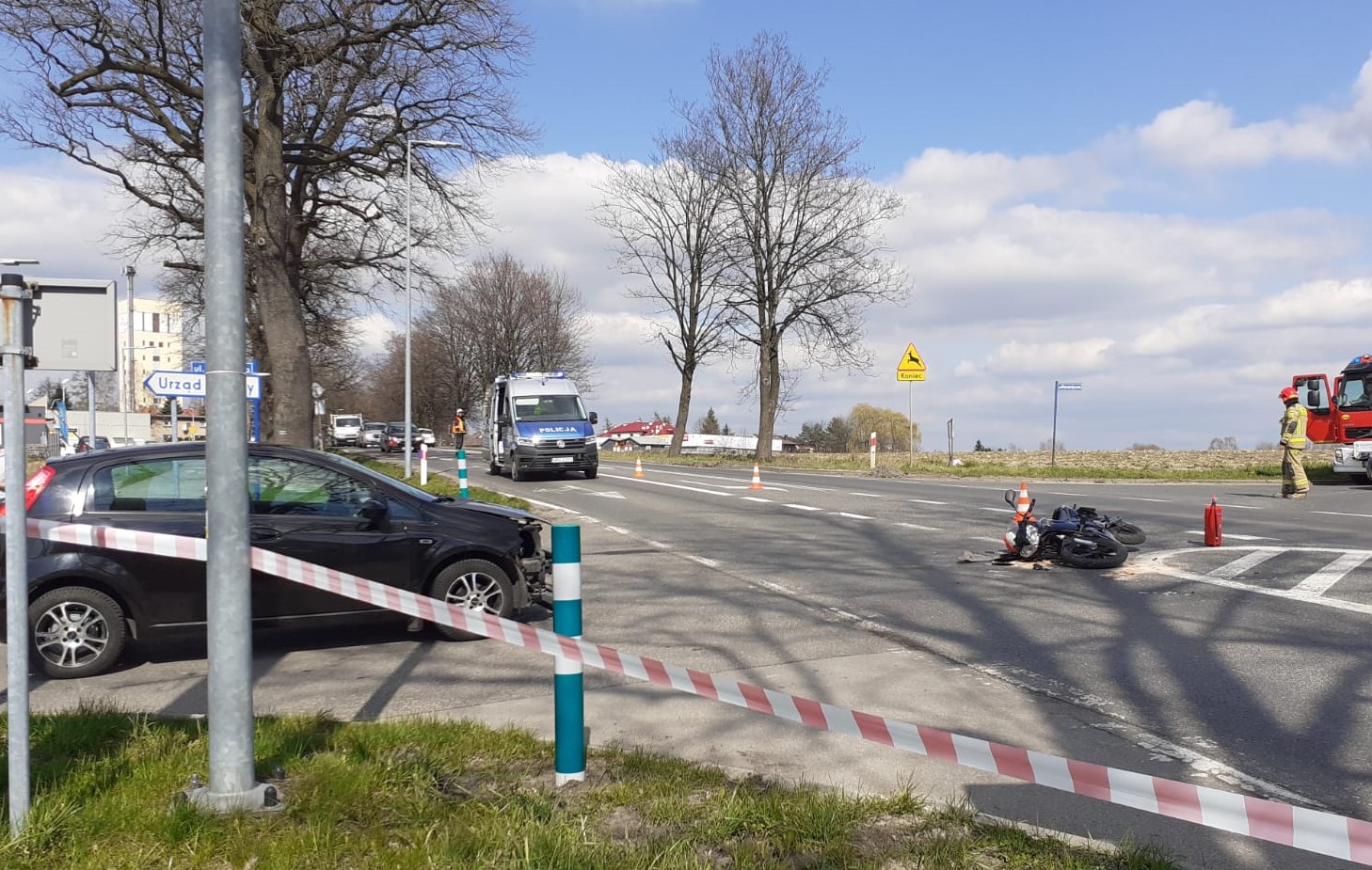 KPP Oświęcim. Brzeszcze zdarzenie drogowe Ofiar Oświęcimia Fiat motocykl 12.04.2023