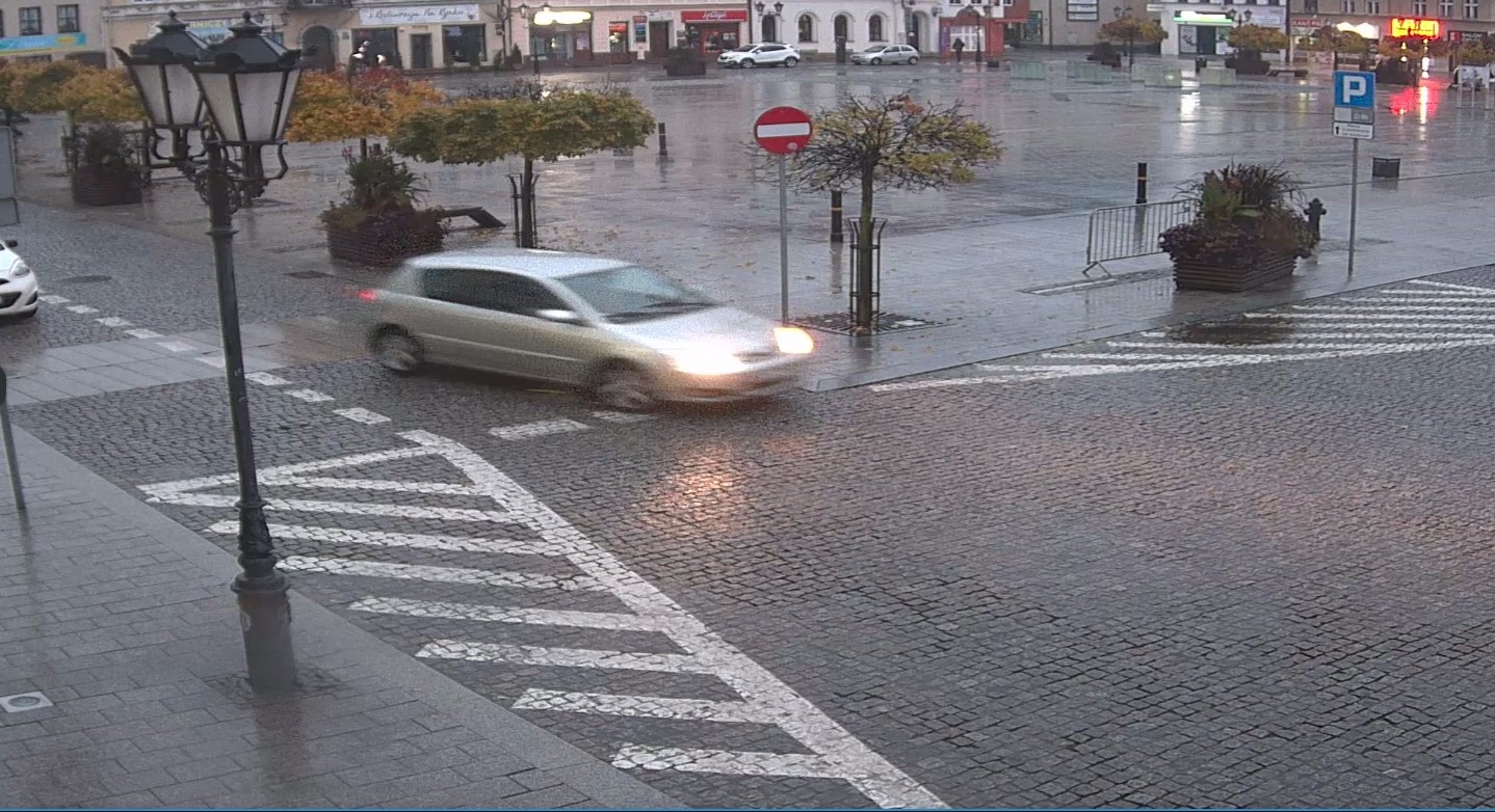 KPP Oświęcim. Samochód opel corsa którego kierowca mógł brać udział w potrąceniu pieszej na ulicy Dąbrowskiego w dniu 12.11 (1)