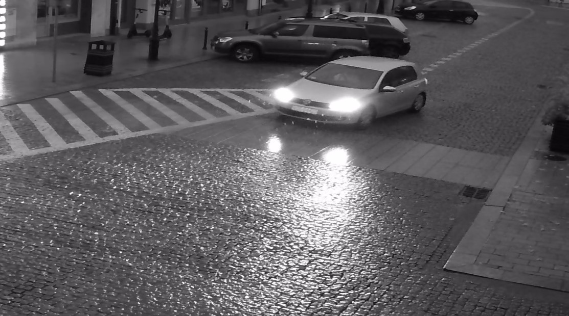 KPP Oświęcim. Samochód opel corsa którego kierowca mógł brać udział w potrąceniu pieszej na ulicy Dąbrowskiego w dniu 12.11 (3)
